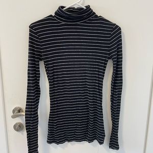 🚨CLOSET CLEANOUT🚨 Super Cute striped turtleneck